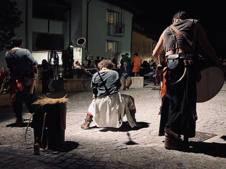 Scopri di più sull'articolo Riuros acustici al Tempus est Jocundum: la musica medievale itinerante rivive a Gemona del Friuli