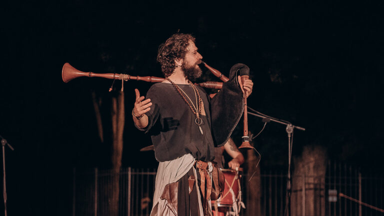 Scopri di più sull'articolo Fine tour Riuros 2025: pensieri, bilanci e le ultime date dal vivo