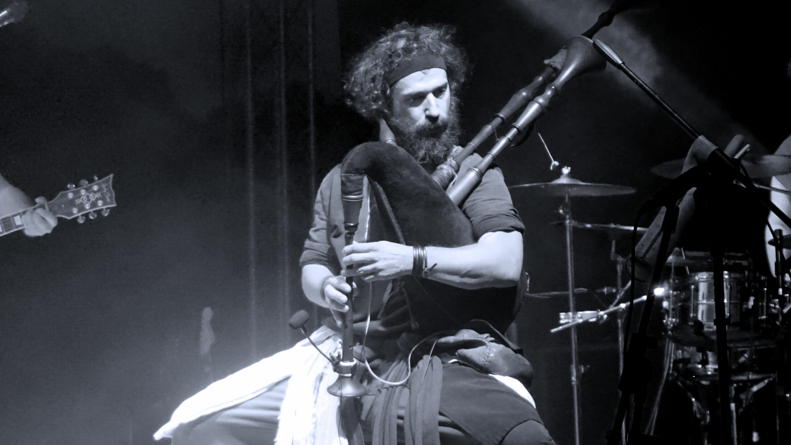 Scopri di più sull'articolo L’arte del riarrangiamento: Tradizione e Innovazione in “Salsa Riuros”